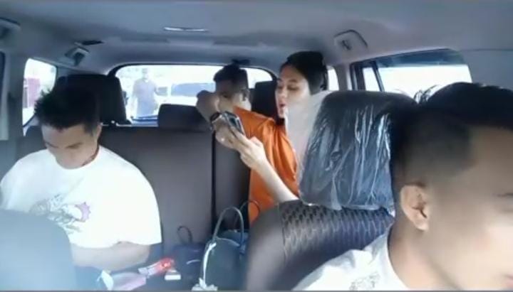 Pelayanan VIP Baim Wong dan Paula